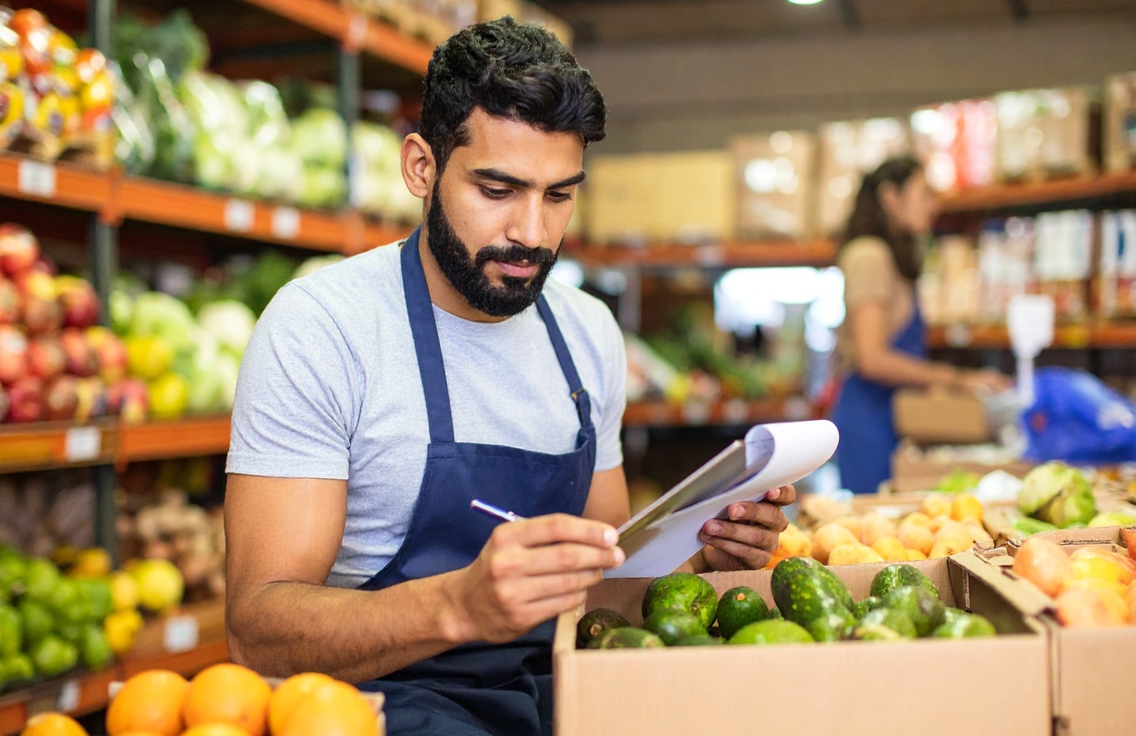 Tu checklist semanal de tienda: qué monitorear y ajustar